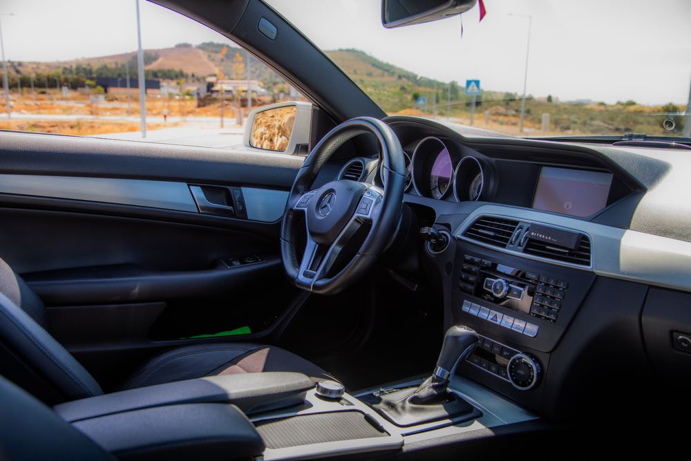 Mercedes-Benz C-Coupé C220 – 135.000 km | Automático 7G-Tronic