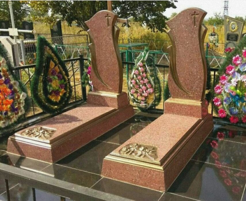 ПАМ'ЯТНИКИ з мармурової крихти та бетону ОПТ