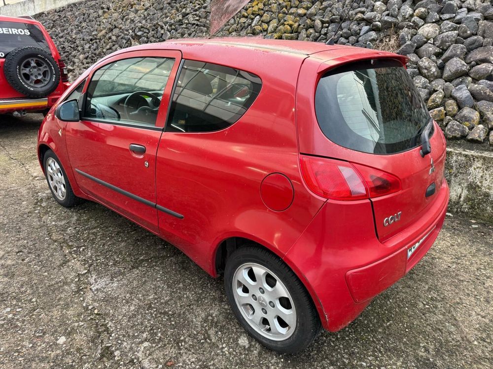 Mitsubishi colt 1.1 CZ3 c/ ar condicionado  2005