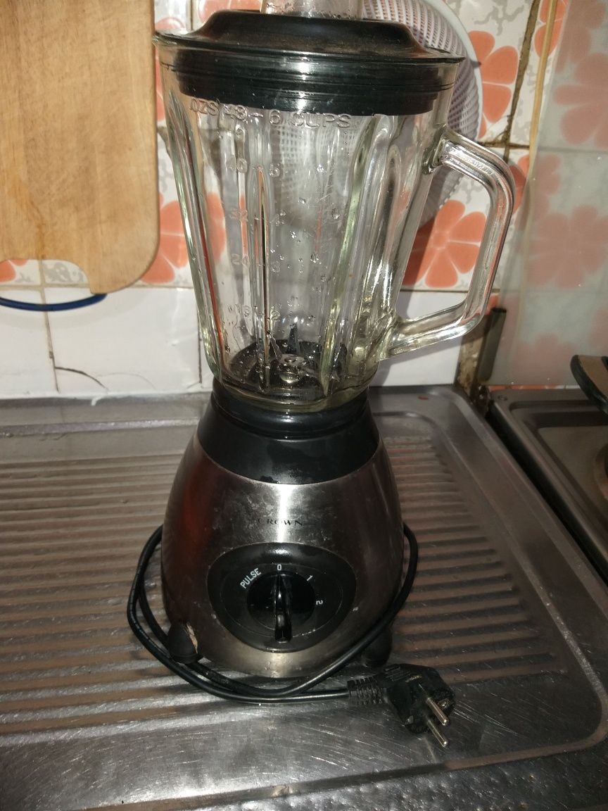 Liquidificador CROWN copo de vidro 1 litro impecável.