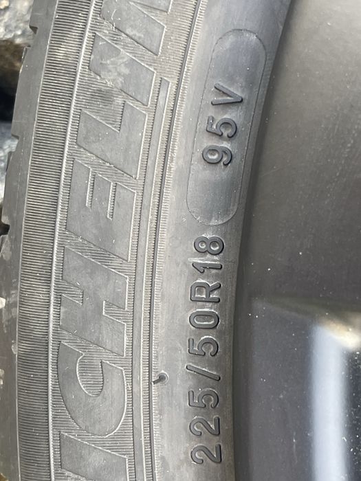 Диски 8J18H2ET35 з літньою гумою Michelin R18 KIA,Audi, Wolkswagen