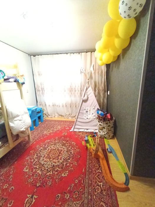 Продається трикімнатна квартира з а/о на м'ясокомбінаті