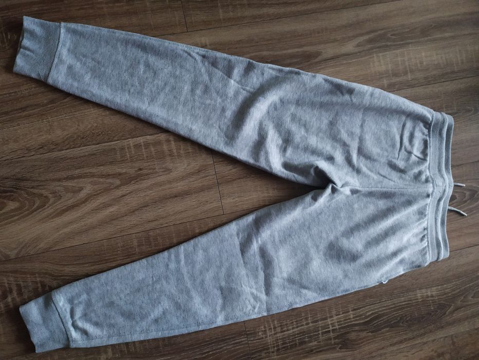 Spodnie dresowe Primark szare rozmiar 122
