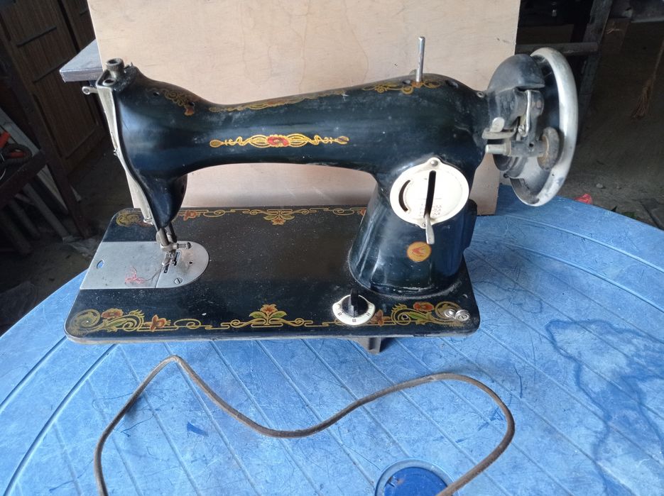 швейна машинка подолка