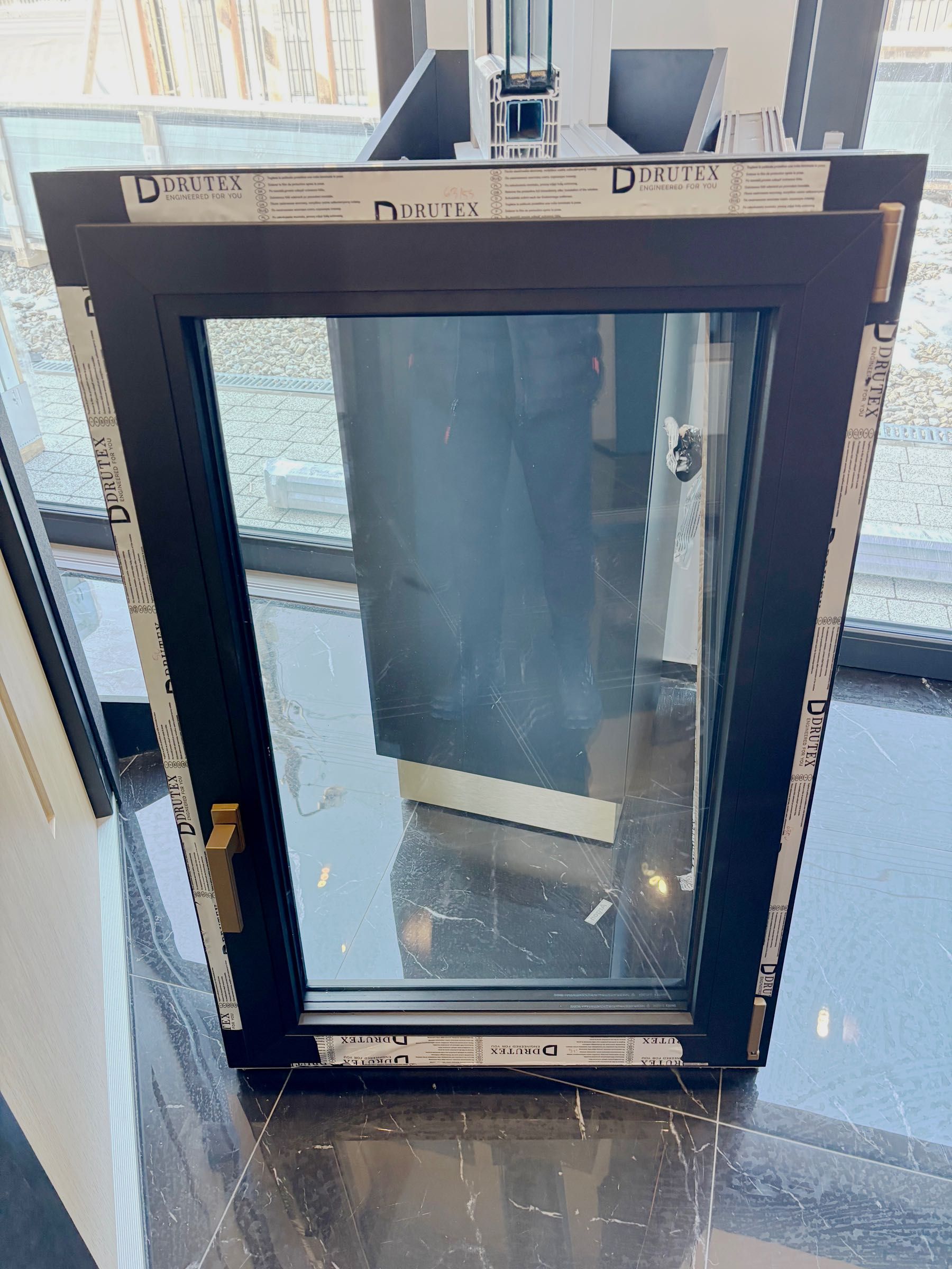 okno Drutex EDGE 760x1150 czarne