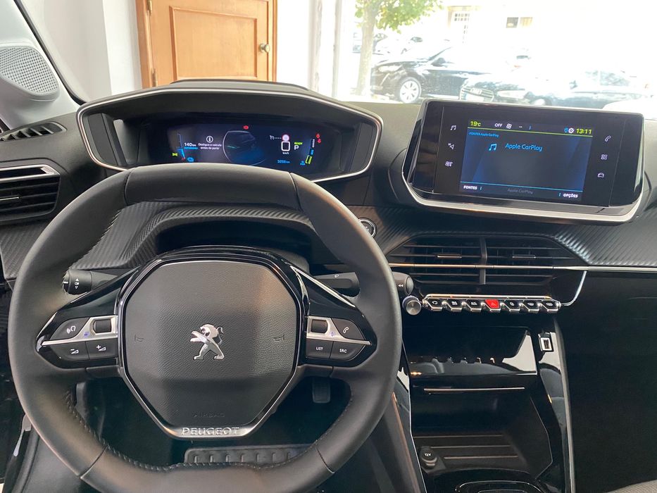 Peugeot e-208 Apenas 3.250 klm Allure (IVA DEDUTIVEL)