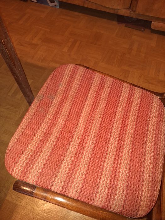 Stół rozciągany plus 4 krzesła PRL