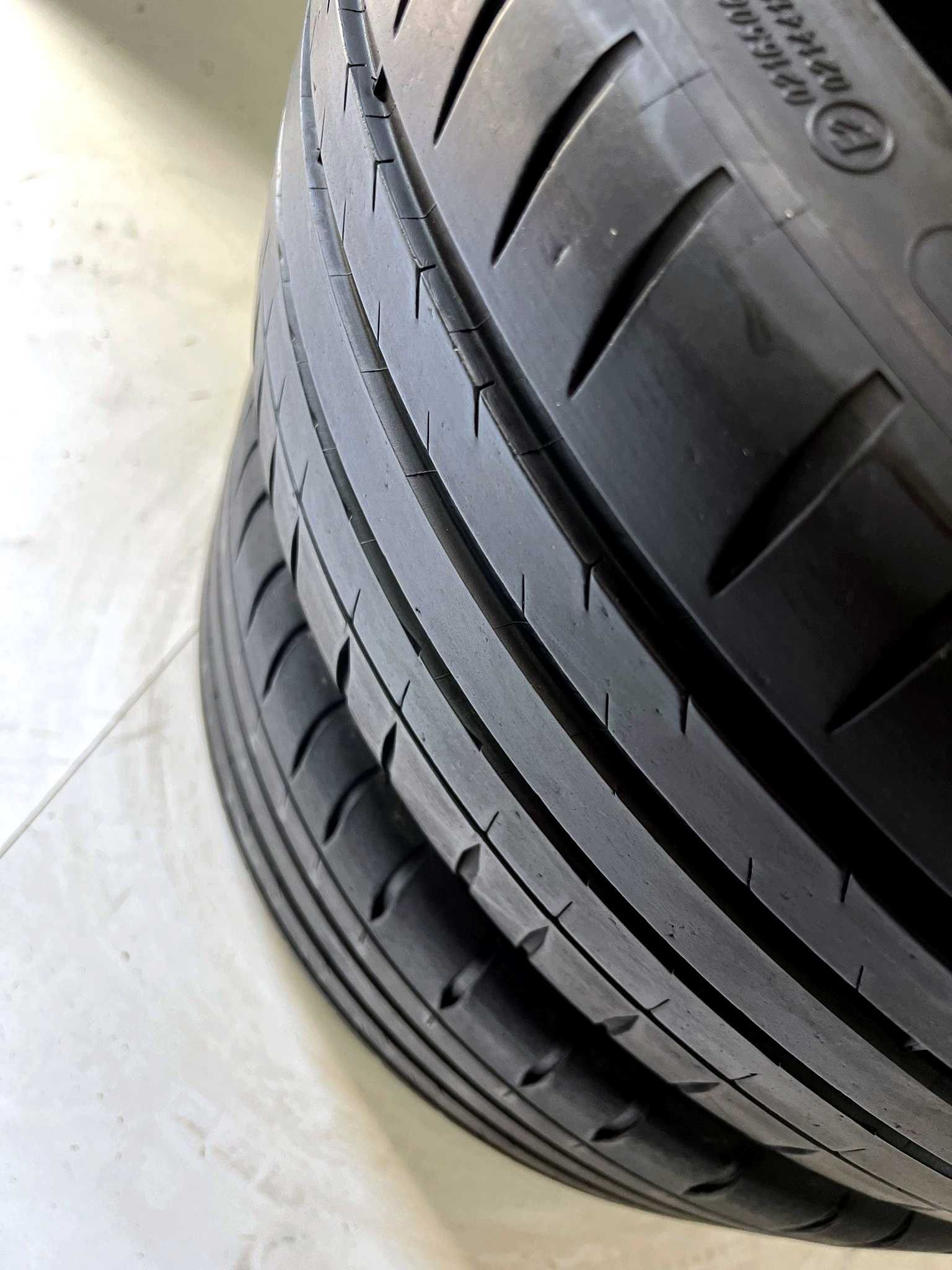 Pneus Michelin Pilot Sport 4S - 235/35/19 - Excelentes