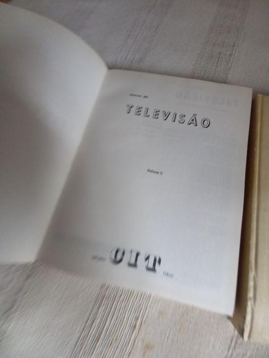 Televisão dois volumes