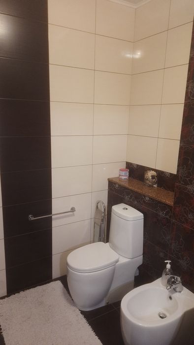 ЛЮКС . .Недалеко від центру. Біля медичного університету ім.