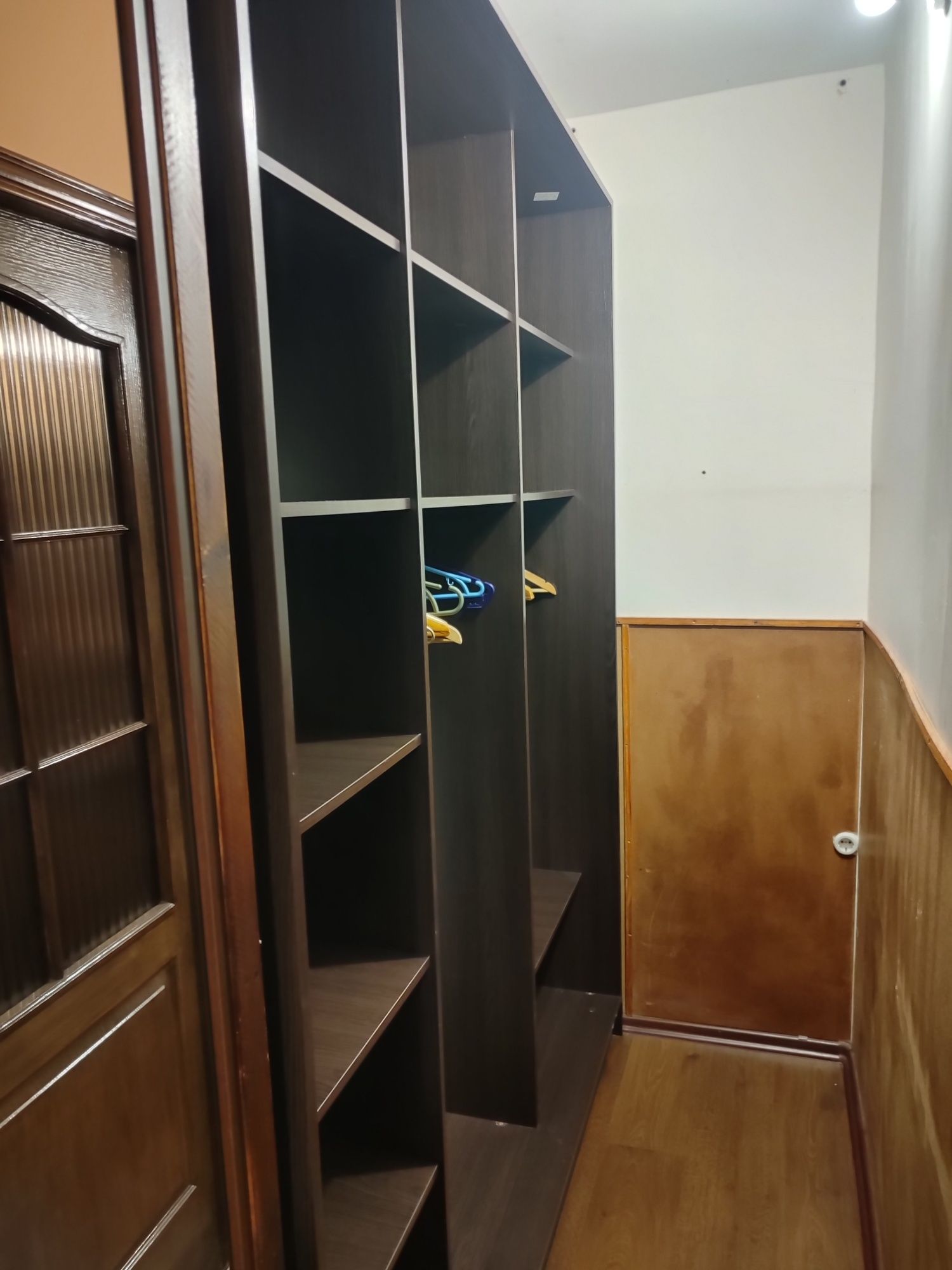 Здається одна кімната у двокімнатній квартирі