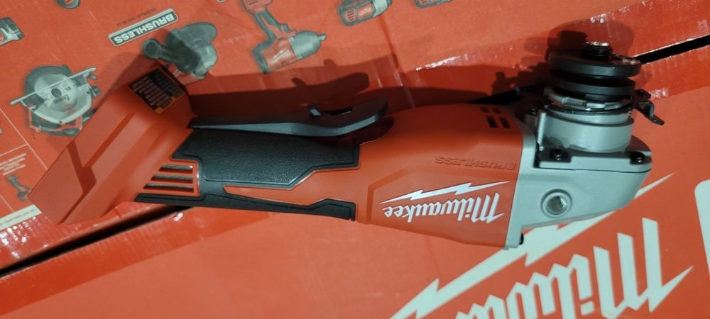 Szlifierka katowa Milwaukee m18