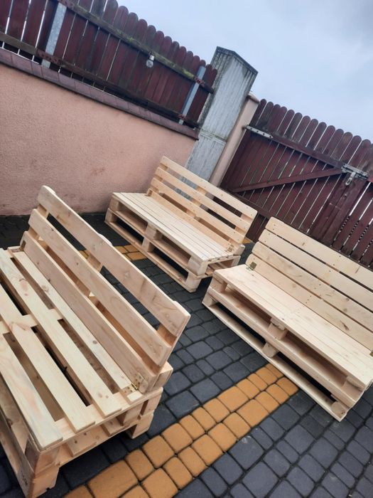 Meble ogrodowe z palet składane ławki