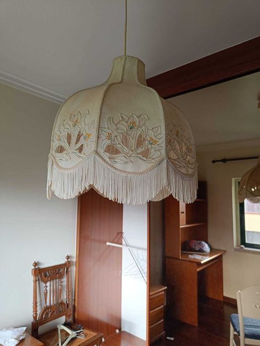 Candeeiro abajour de teto, Castelo Branco bordado à mão