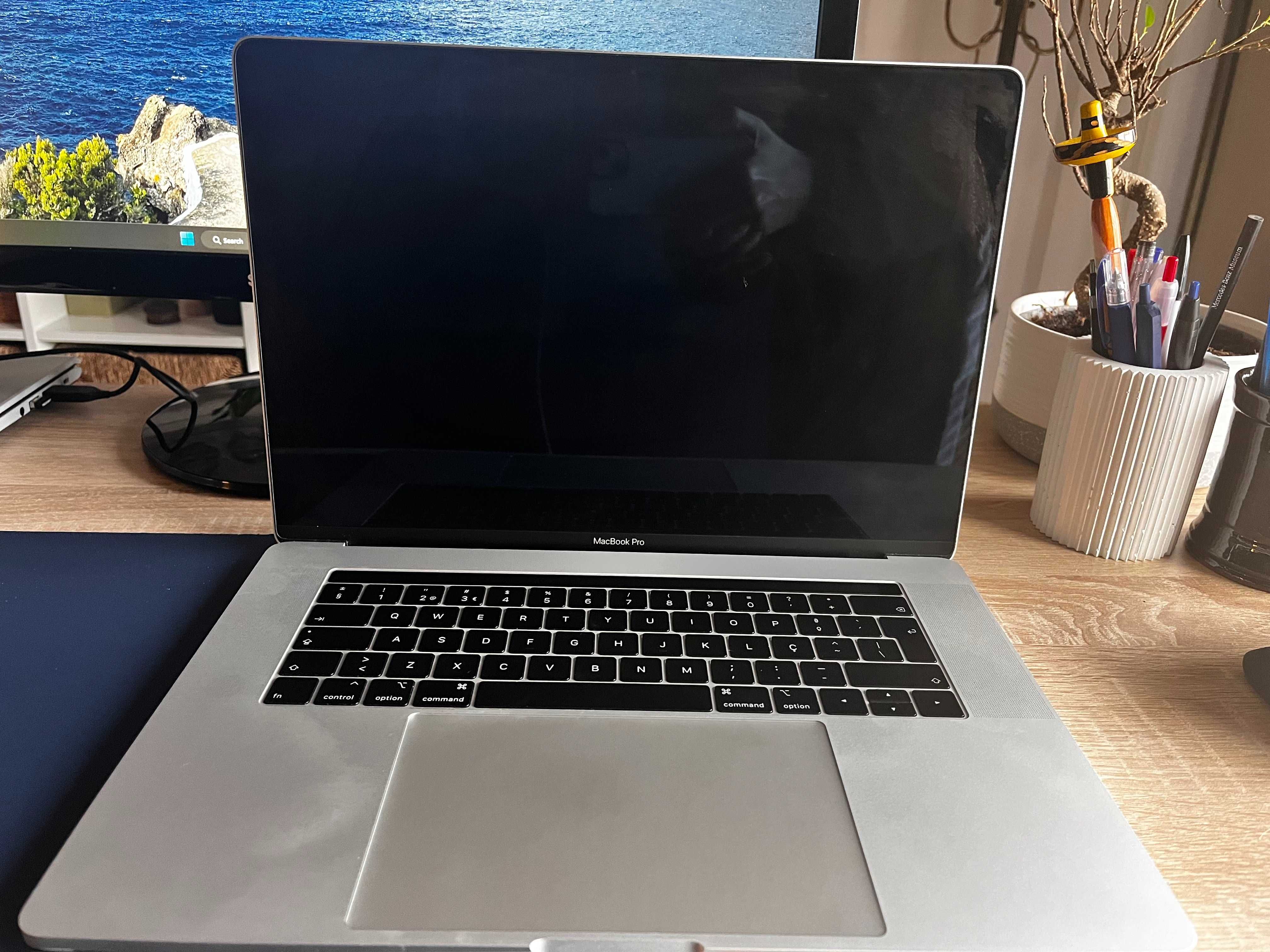 MacBook Pro (15 polegadas, 2018) com Touch Bar