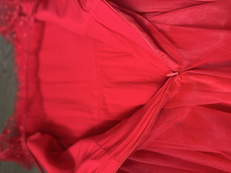 Святкове червоне плаття на 7-8 років, 128 розмір