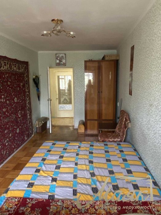 Продаж2х кінатної кварири Космос