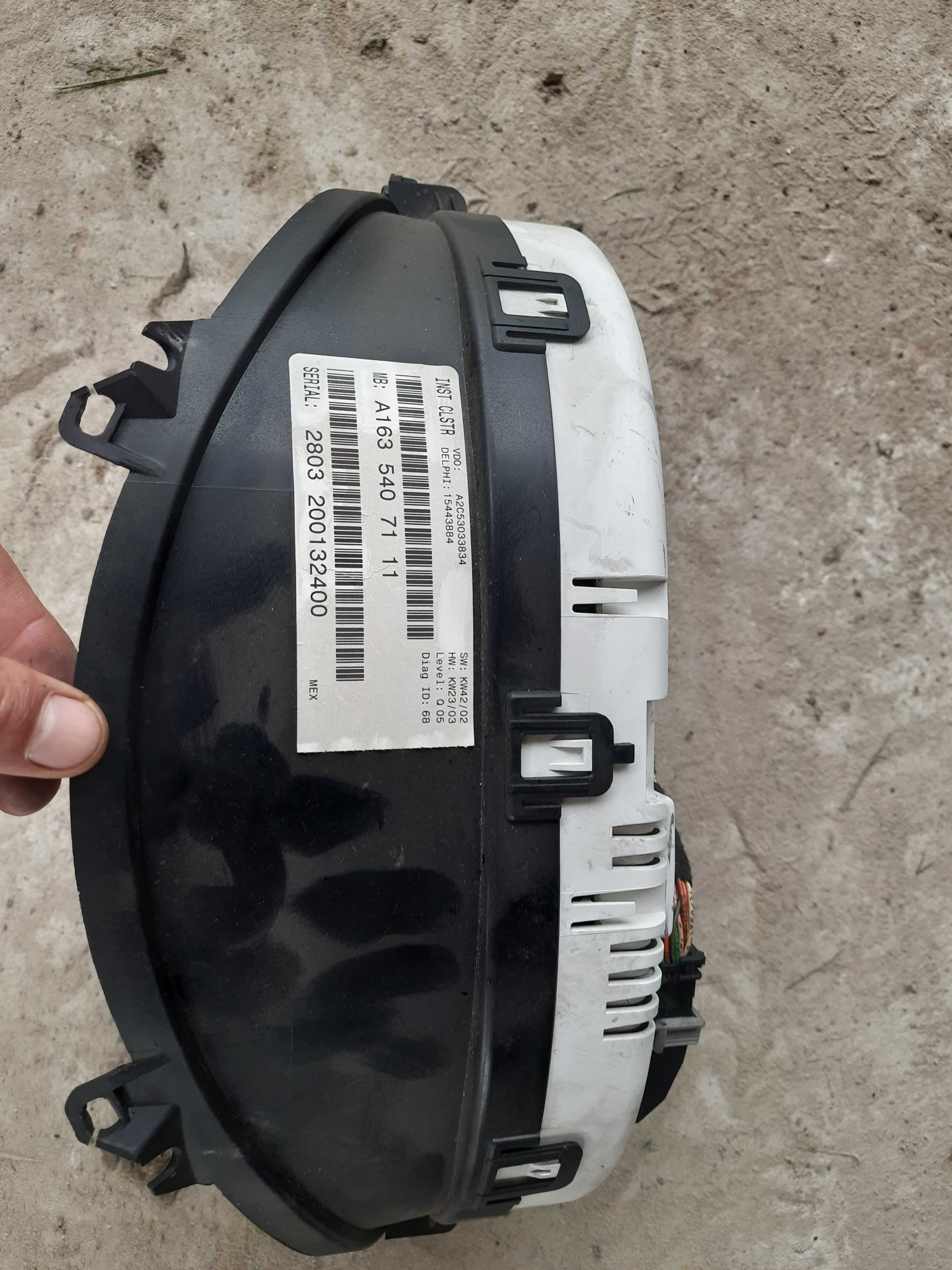 A1635407111 Mercedes приборная доска (щиток приборов) w163 ML 2.7 cdi