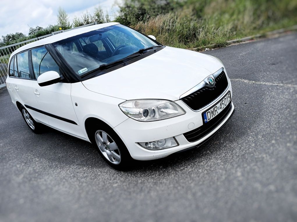 Skoda Fabia combi 2 2011 zadbana biała ubezpieczenie luty 2026