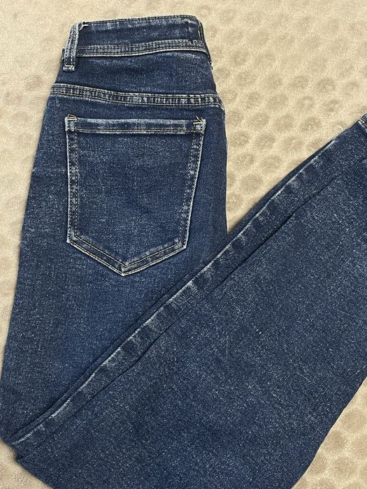 Джинси жіночі, синього кольору
