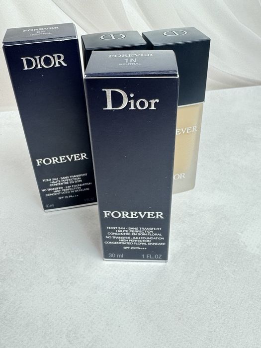 Тональний крем Dior Addict Forever