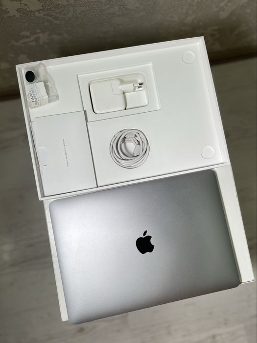 MacBook Air M1 (13”, 2020)