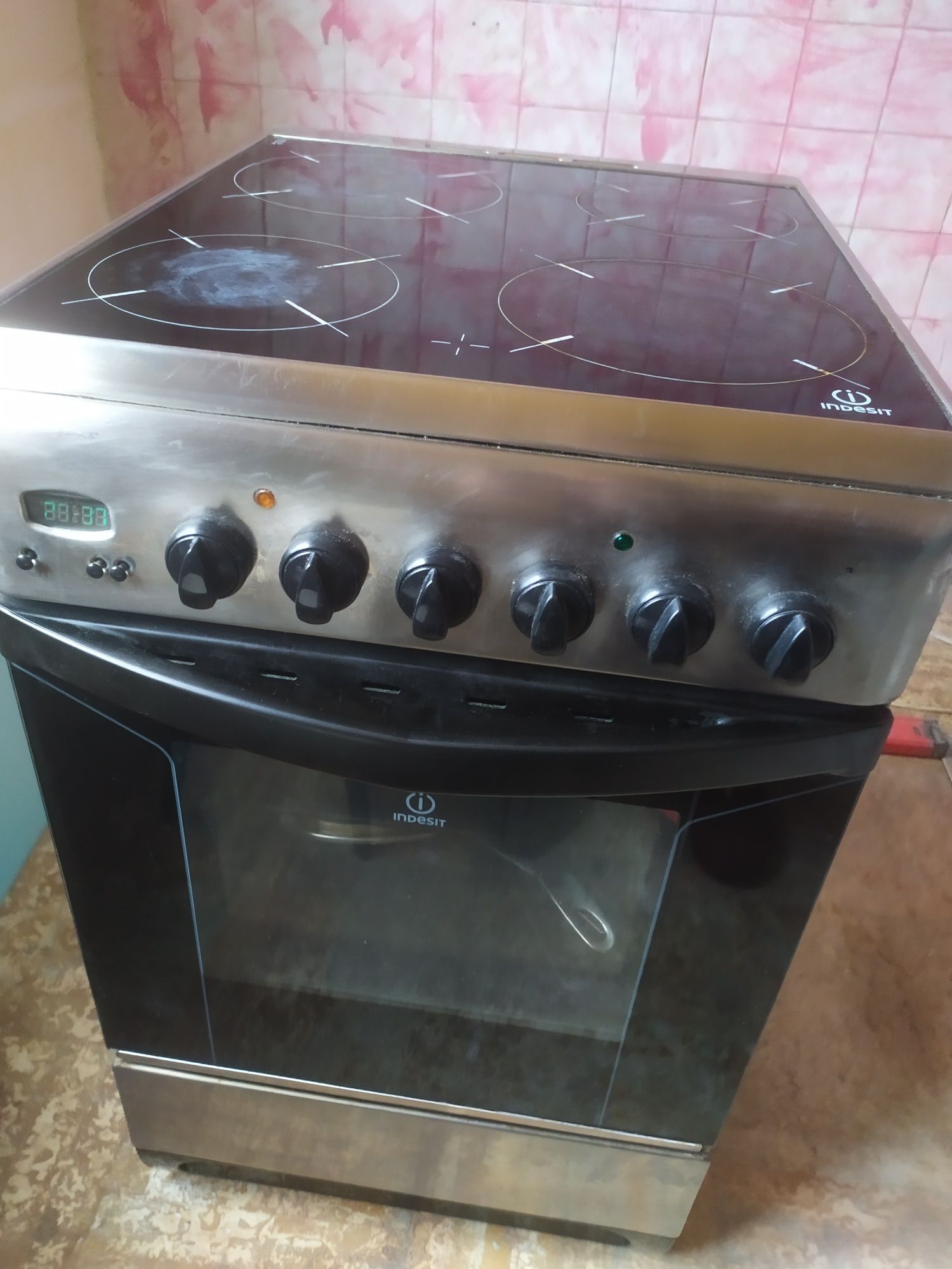 Продам электроплиту Indesit в отличном  состояниимt