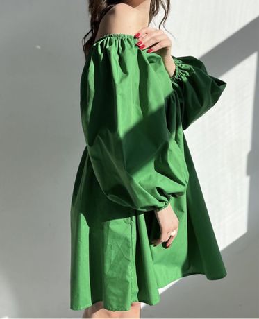 Сукня в зеленому кольорі