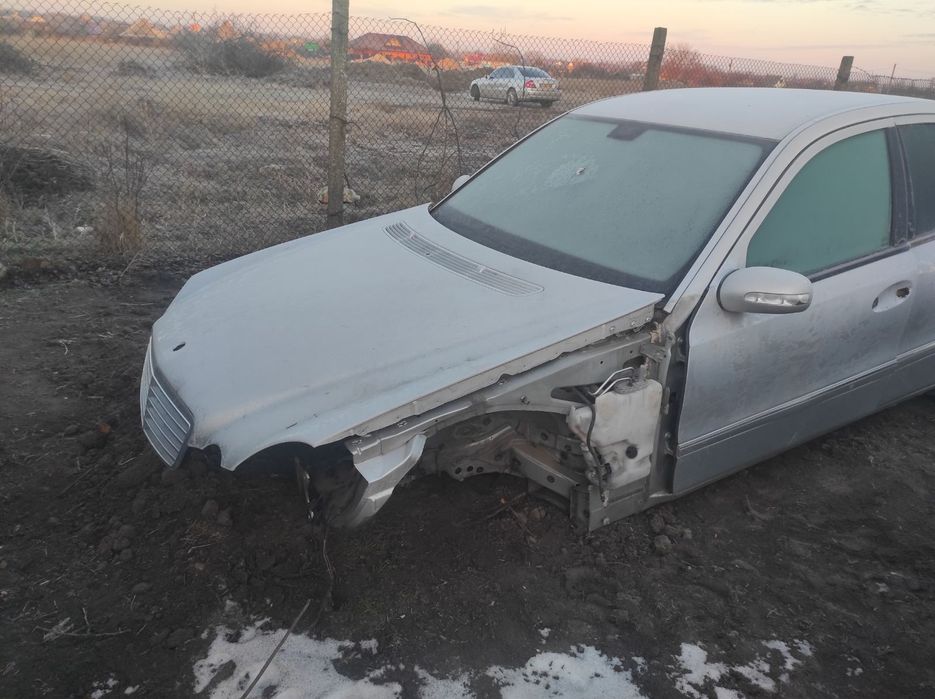 Продам Мерседес w 211  w 210 по запчастям.