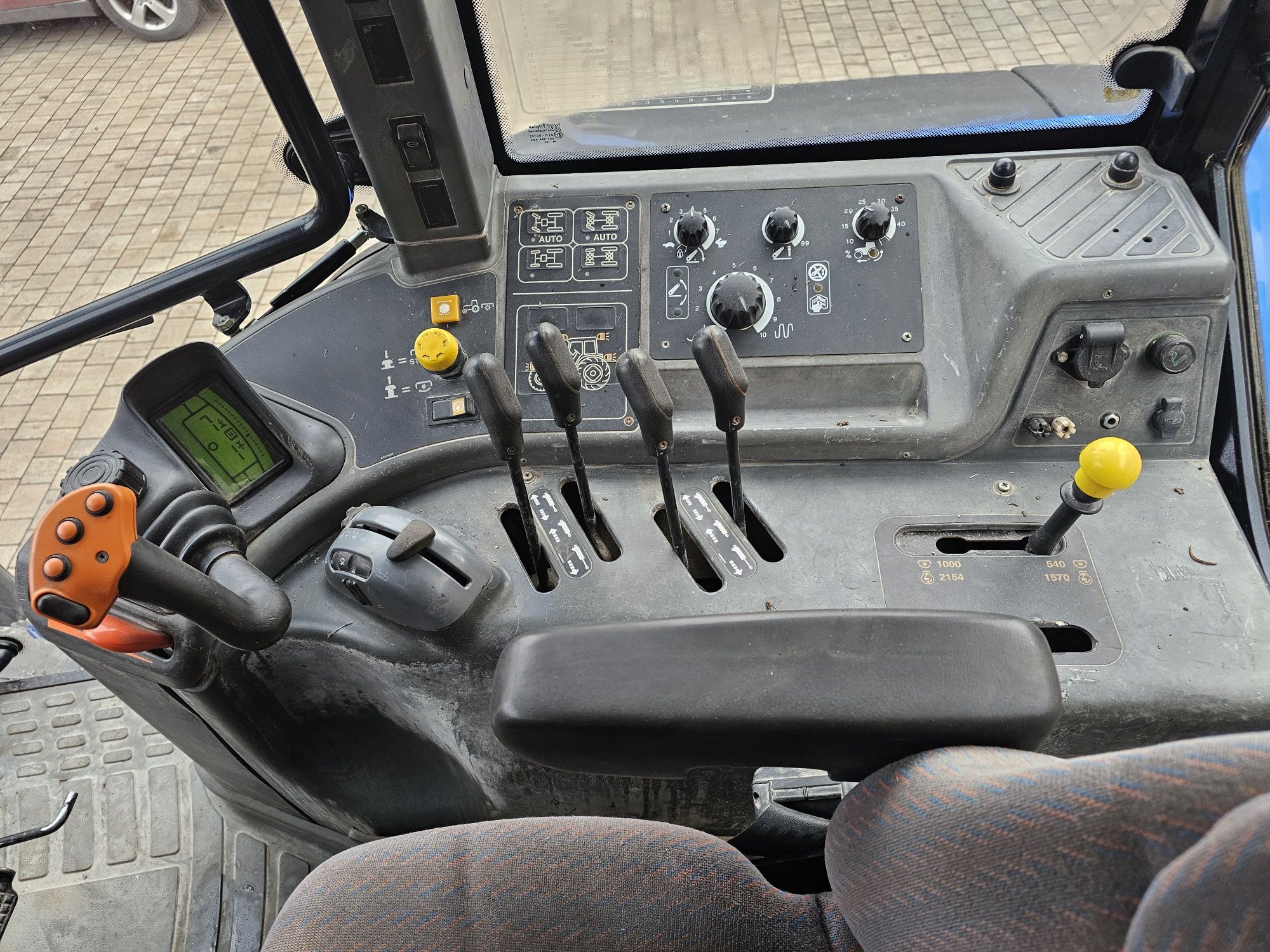 New Holland TM175