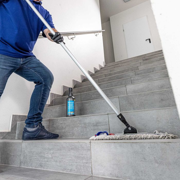 Clinex Multi Clean Mango 1l 77-936 Uniwersalny środek do mycia