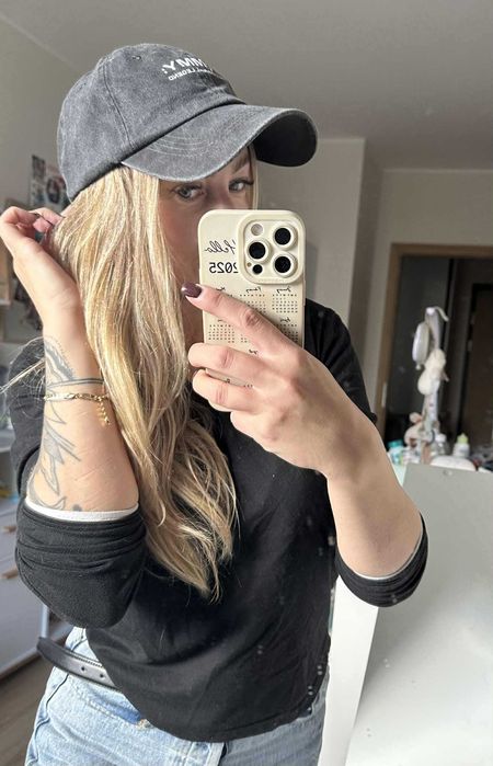 Nowe czapki z daszkiem Tommy