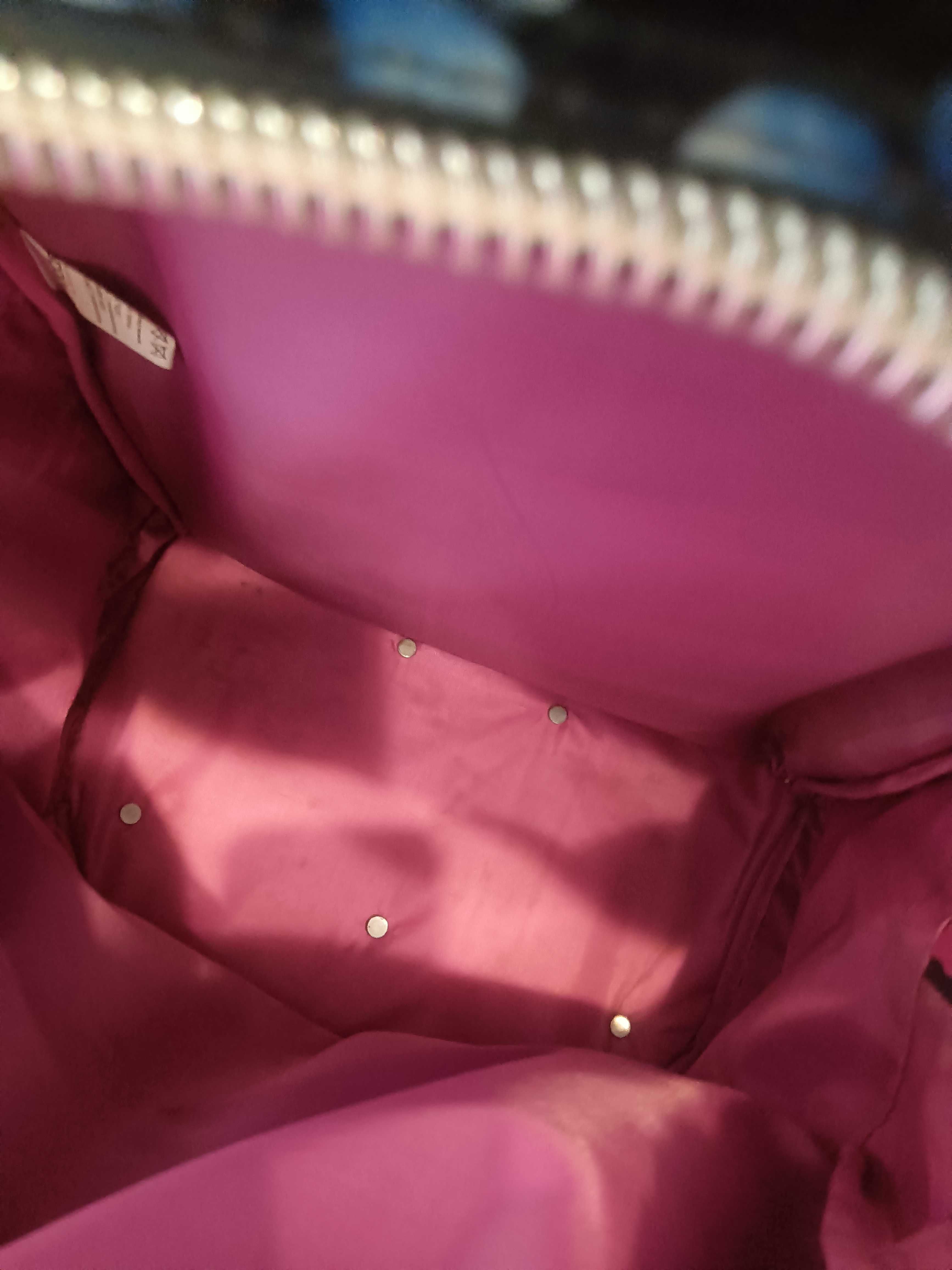 Mochila de criança para escola com rodinhas.