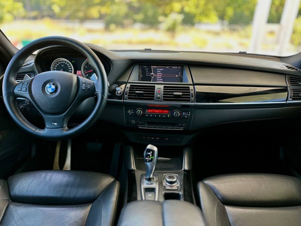 BMW X5M 2011 official