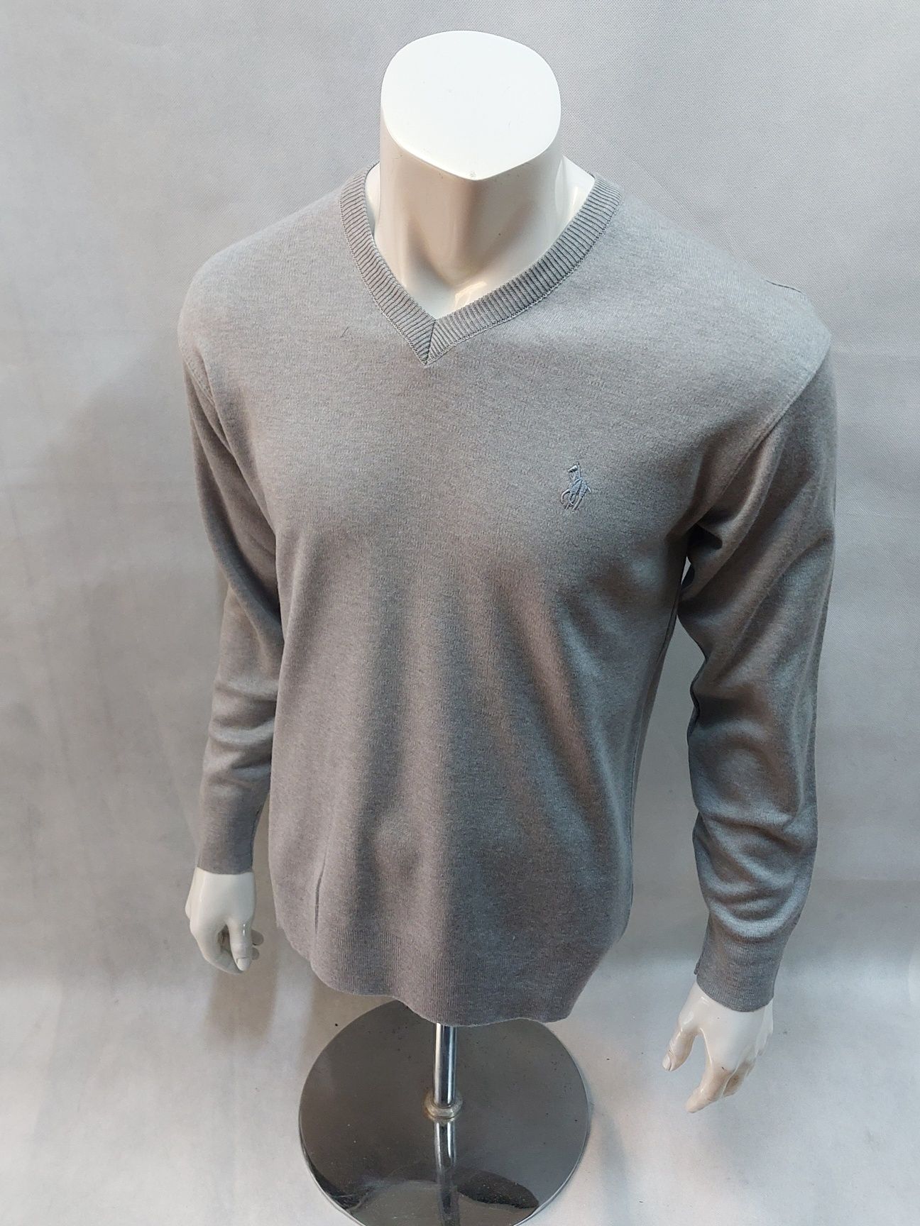 Sweter wełniany, w serek