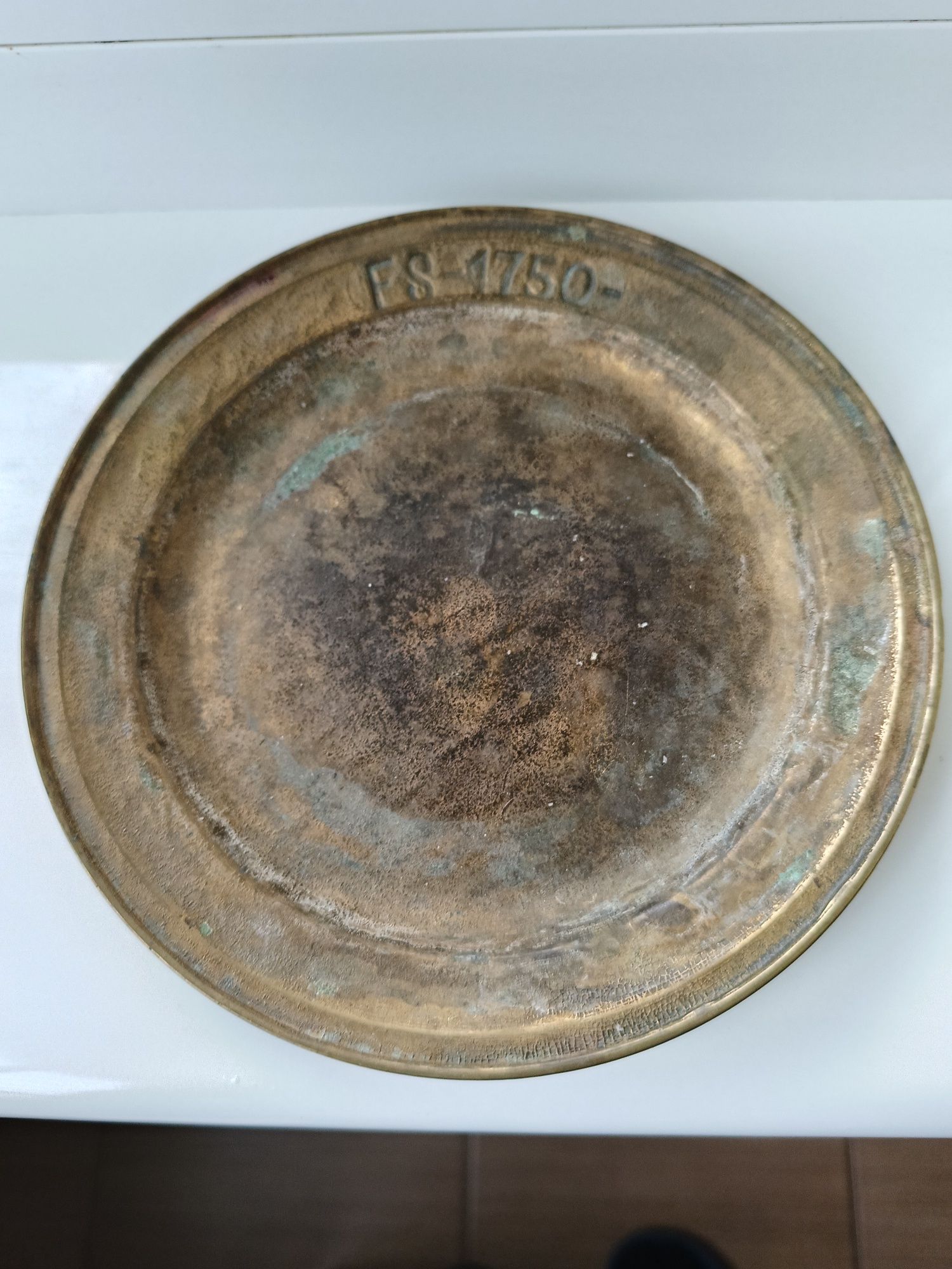 FS-1750 stary mosiężny talerz płaski z grubego mosiądzu 277 g. Histori