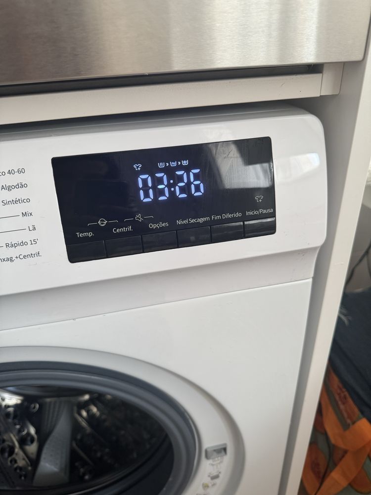 Máquina de Lavar e Secar Roupa Hisense