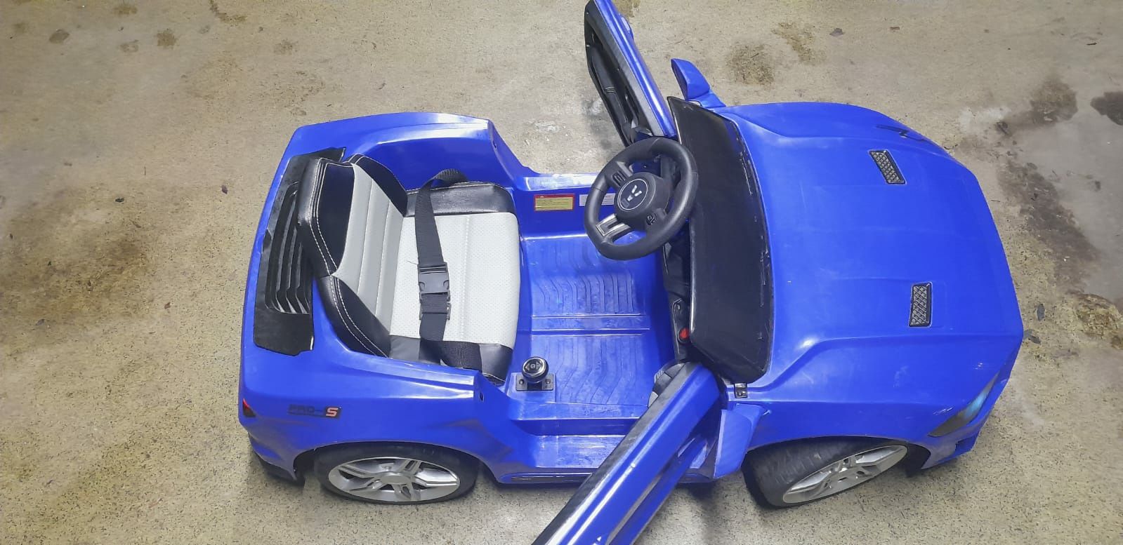 Auto samochód na akumulator