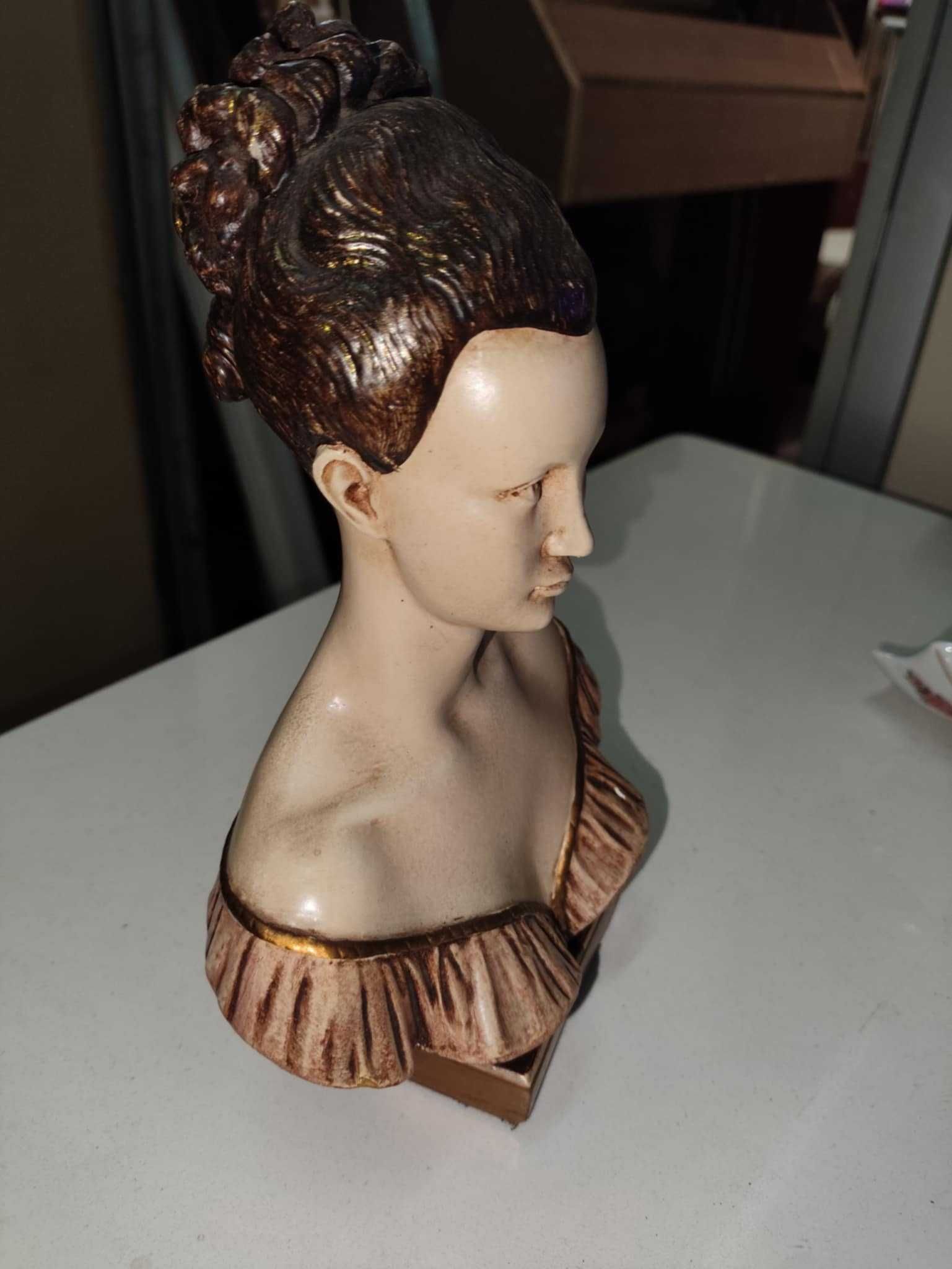Lindo Busto de uma mulher Antigo em bom estado 20 cm