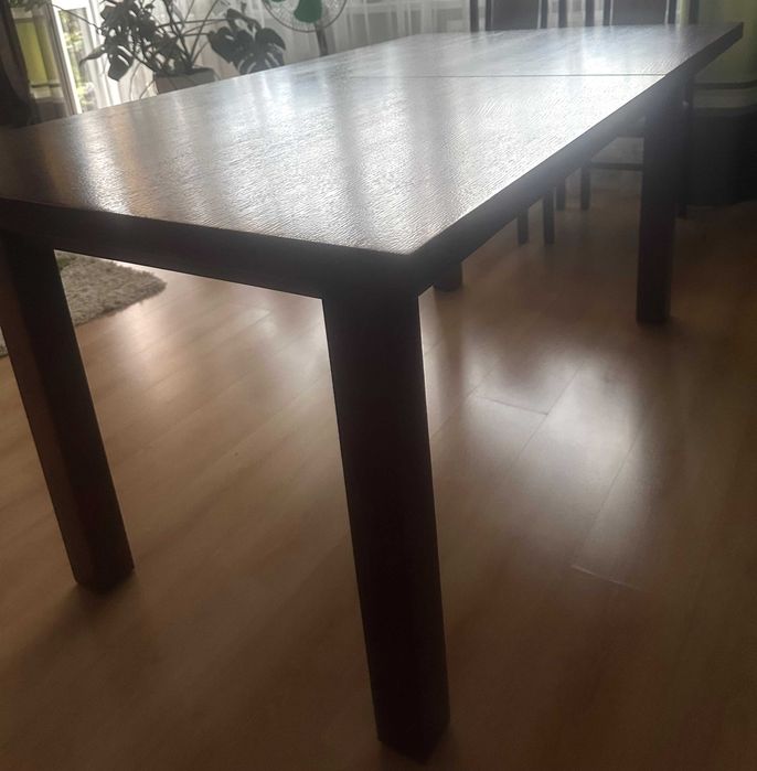 Rozkładany/rozsuwany /solidny stół + krzesła do salonu.