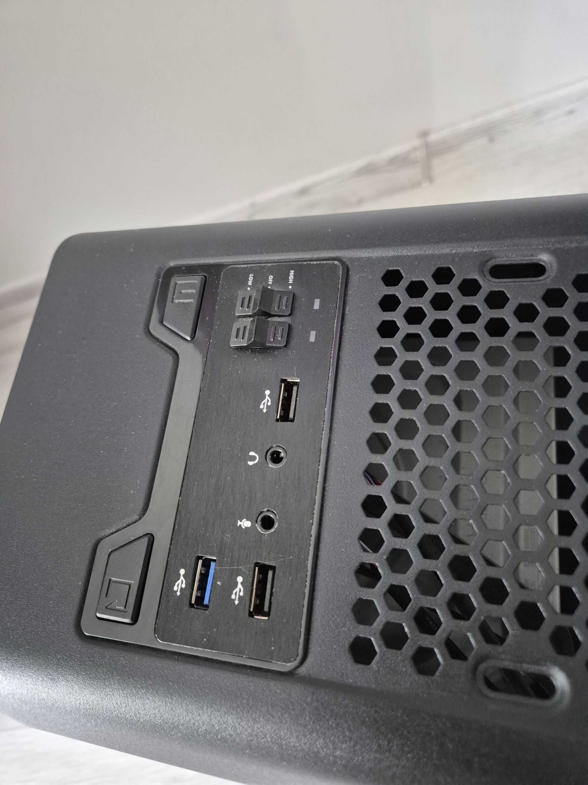 ATX корпус AeroCool AERO-500 з двома реобасами і без 1 кришки.