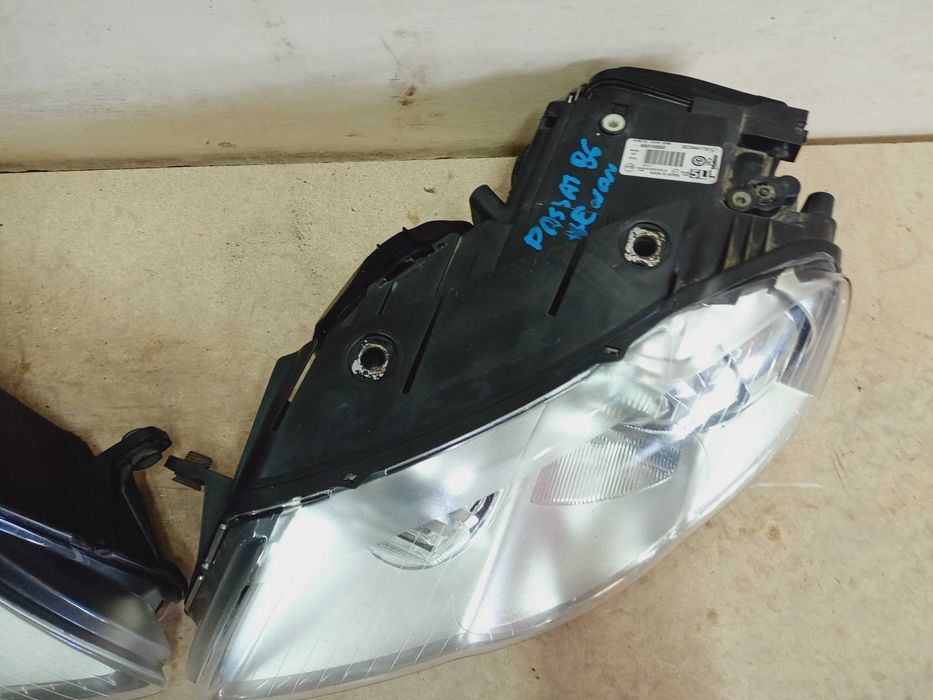 VW Volkswagen Passat B6 lampa prawa lewa xenon przód przednia Angliki