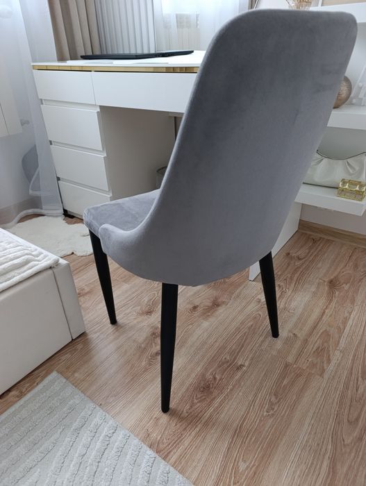 Zestaw mebli, biurko półki szafka wisząca krzesło IKEA