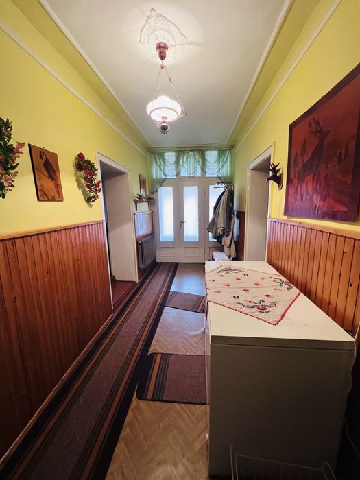 Продаж житлового будинку з великою ділянкою!