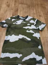 Nike camo t-shirt