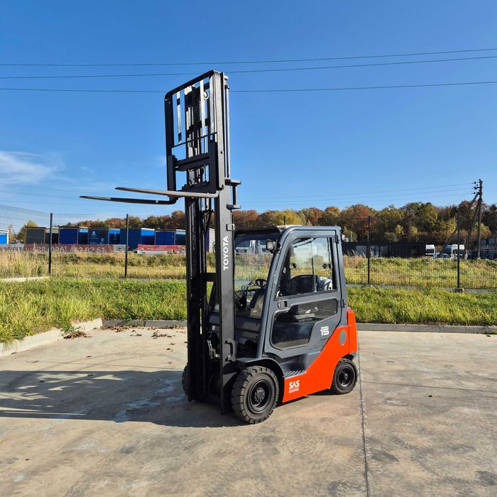 TOYOTA 1,5 тон Кабіна