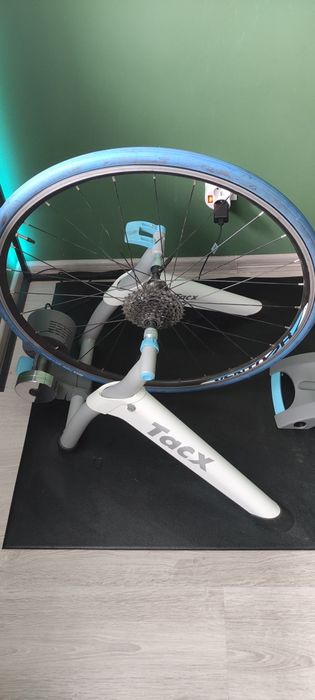 Trenażer Tacx Flow Smart z oponą!