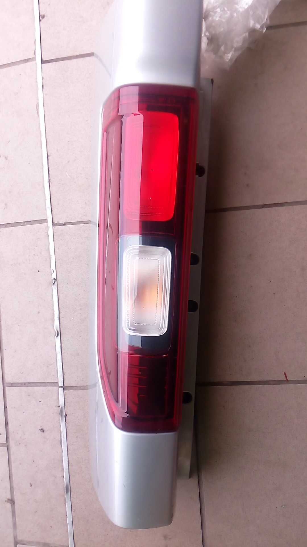 Lampa tylna Opel Vivaro B trafic 18r.