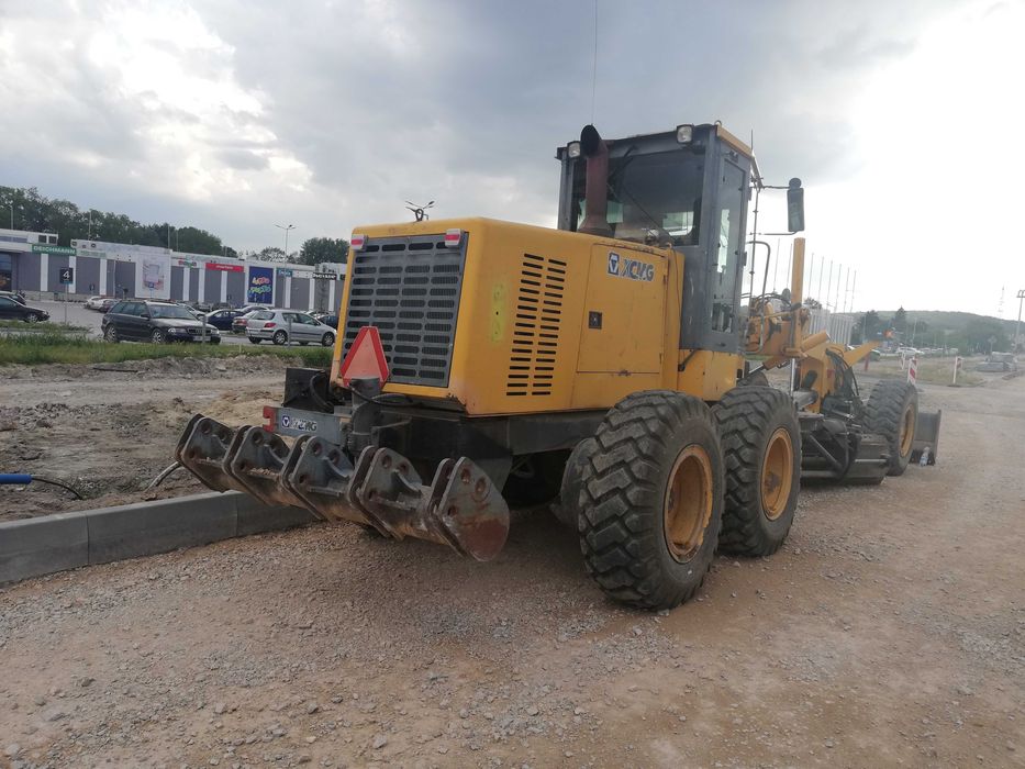 wyjanem równiarki drogowej z systemem 3d trimble tachimetr GPS