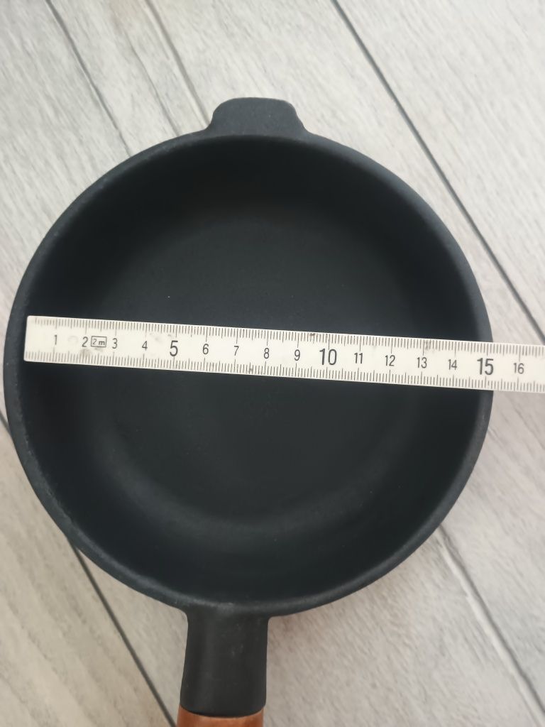 Patelnia żeliwna 15 cm